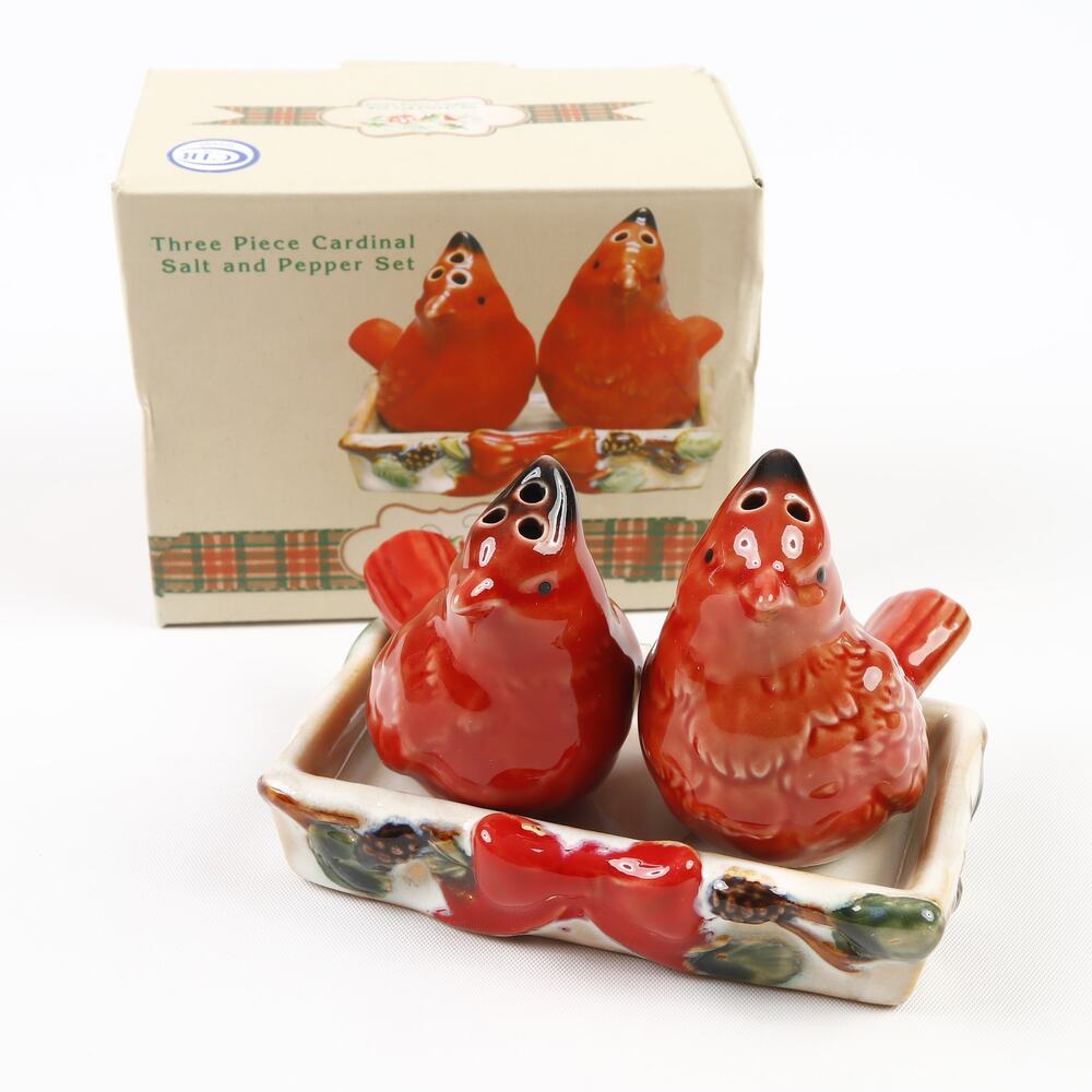 Cracker Barrel Ceramic Cardinal Birds Salt & Pepper Set with Tray Boxed